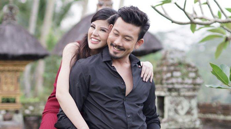 Denny Sumargo dan Olivia Alan, resmi menikah. (KAPANLAGI)